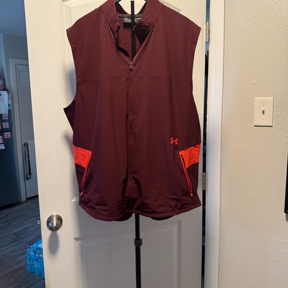 Under Armour Men's Maroon and Orange Vest - Picture 5 of 6